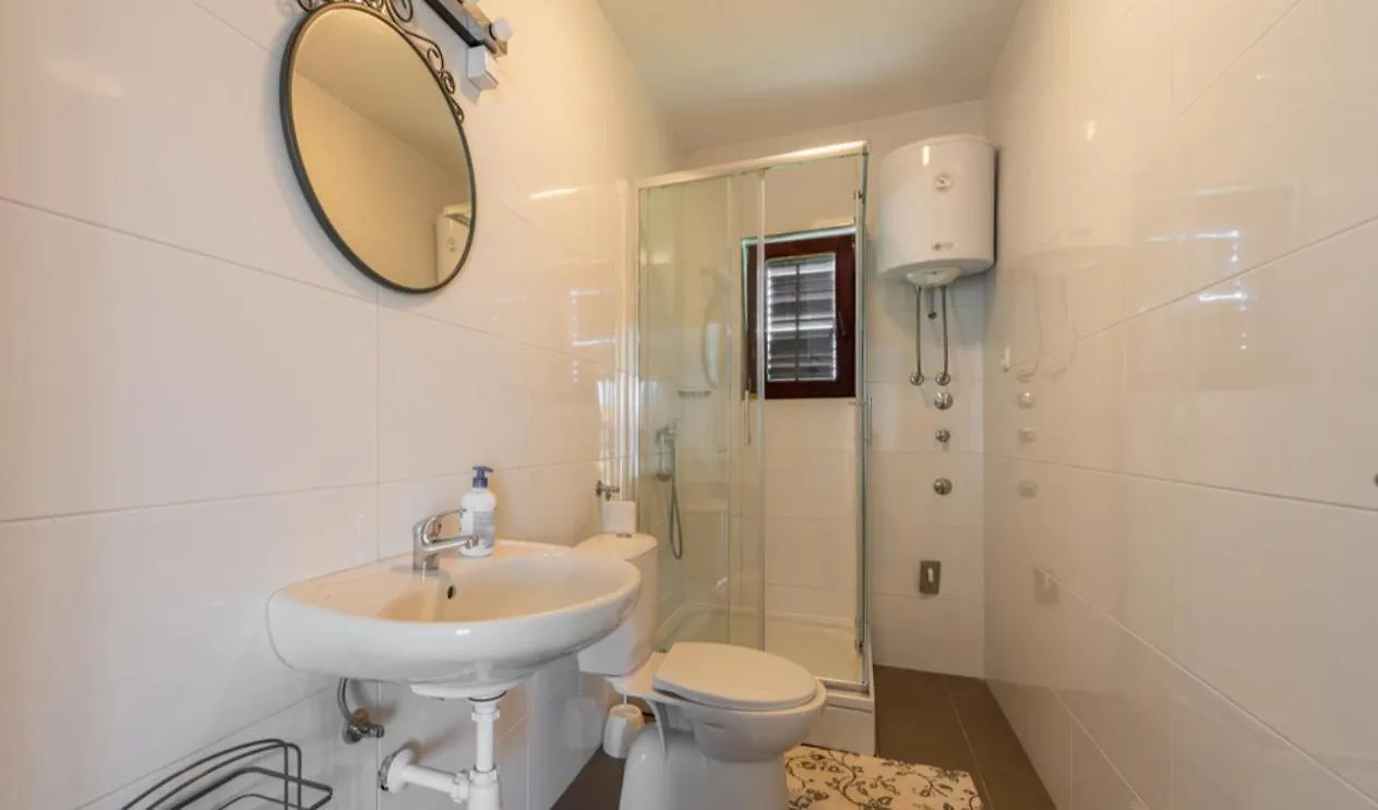 Apartments Lea & Eva 150 Meters From The Sandy Beach - By Ta Leut Agency 普利拉卡 0*,